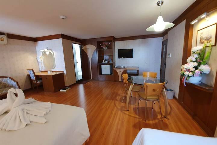 Room 4 of 48