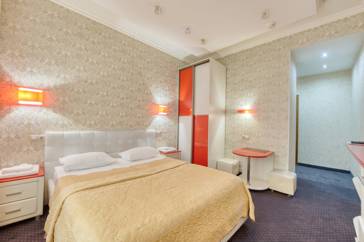 Room 3 of 10
