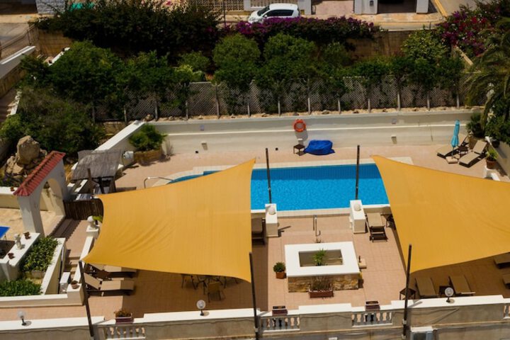 Pool 39 of 75