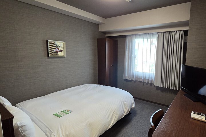 Room 11 of 25