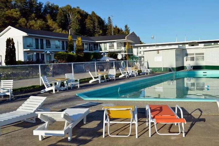 Swimming pool at Hôtel Motel Les Voitures dEau