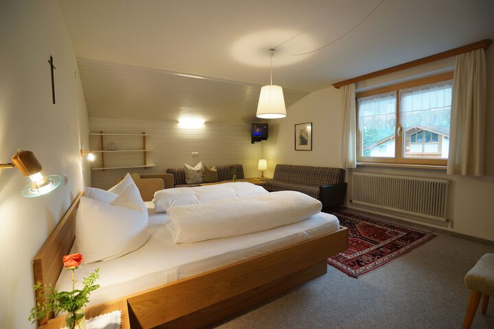 Room 4 of 48