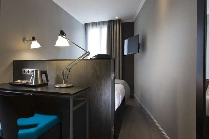 Room 17 of 33