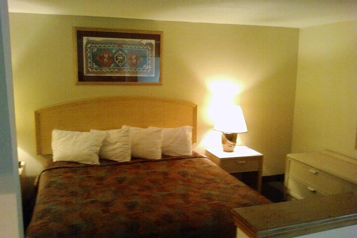 1 King Bed (14 of 15)