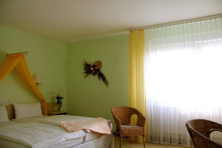 Room 4 of 18
