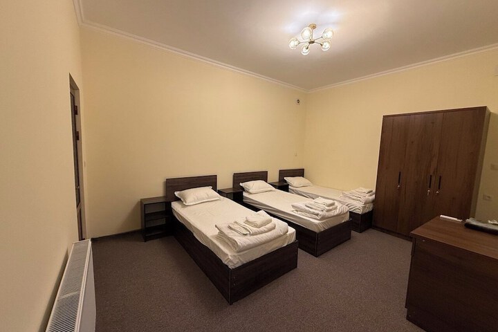 Room 2 of 19