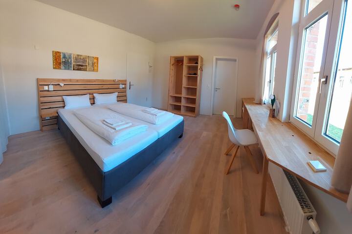 Room 6 of 67
