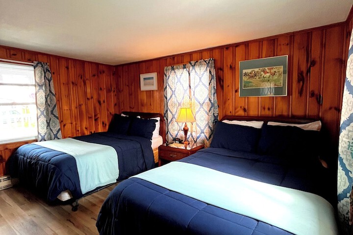 Standard Room, King or Two Doubles (3 of 4)