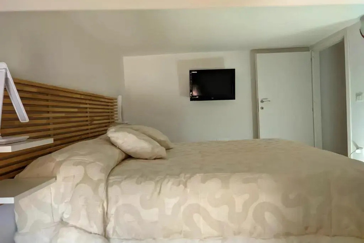 Room 3 of 13