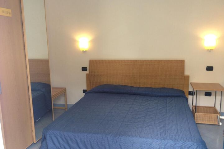 Room 5 of 40