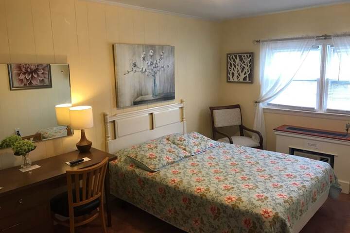 1 Queen Bed (33 of 45)