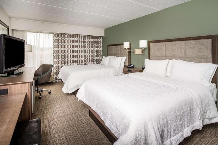 2 Queen Beds (1 of 8)