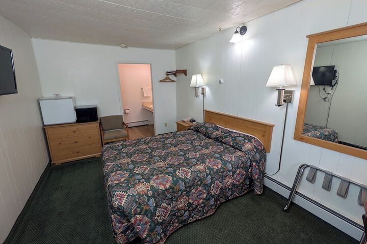 Room 9 of 84
