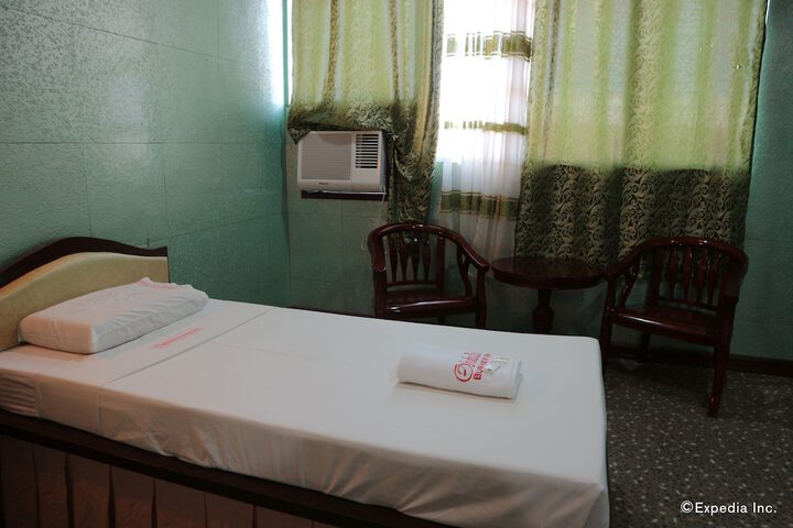 Room 10 of 27