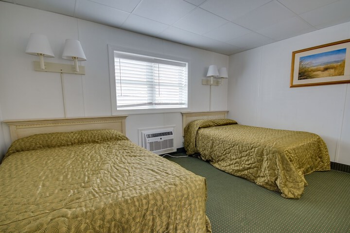2 Double Beds (11 of 16)