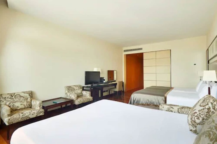Room 17 of 156