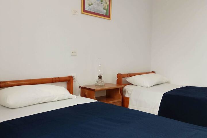 Room 4 of 20