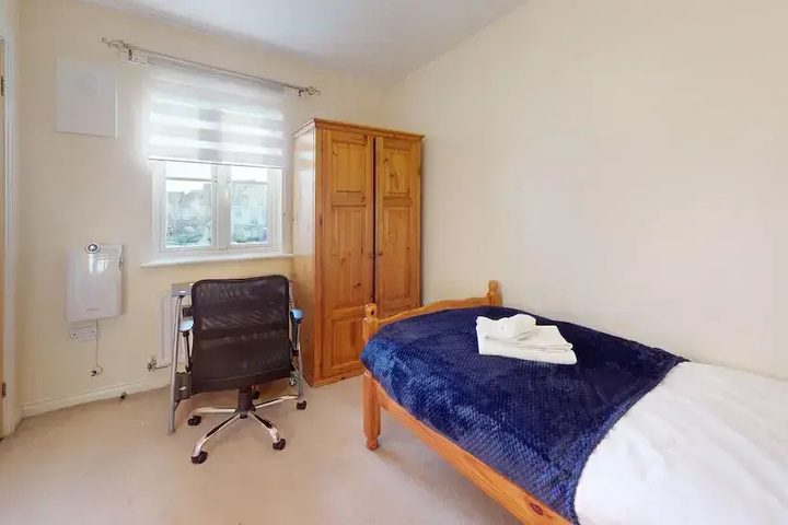 Room 4 of 17