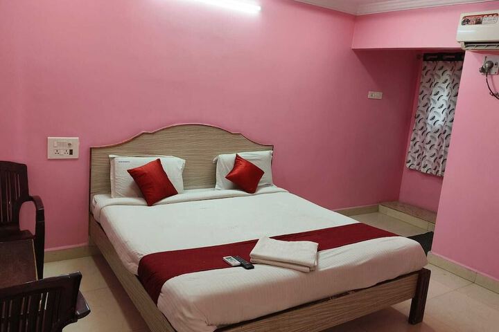 Room 8 of 16
