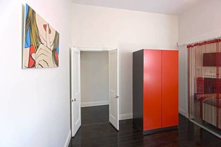 Room 8 of 18