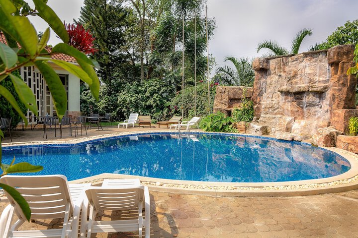 Hotel with Pool