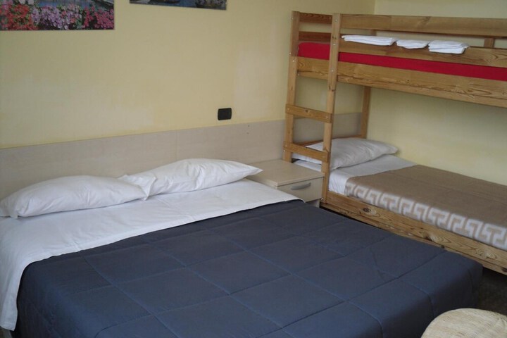 Room 15 of 33