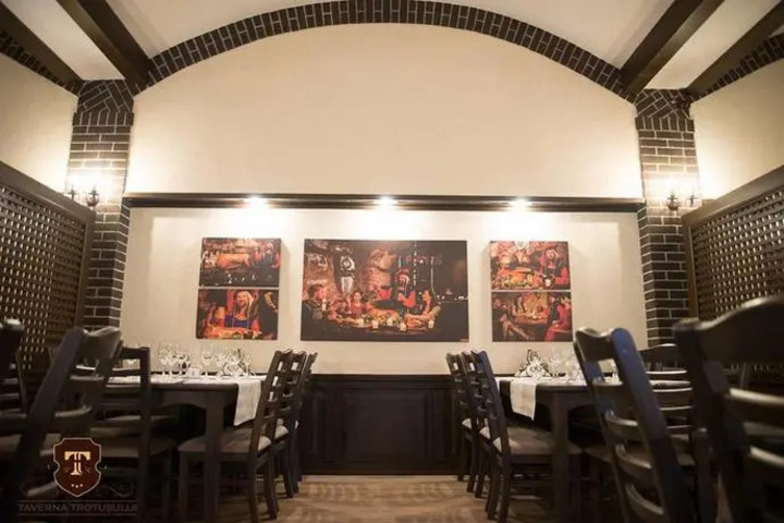 Dining 16 of 19