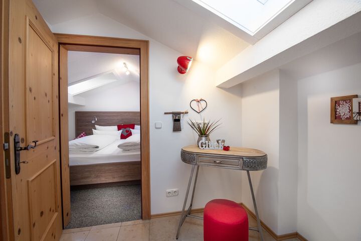 Room 10 of 126