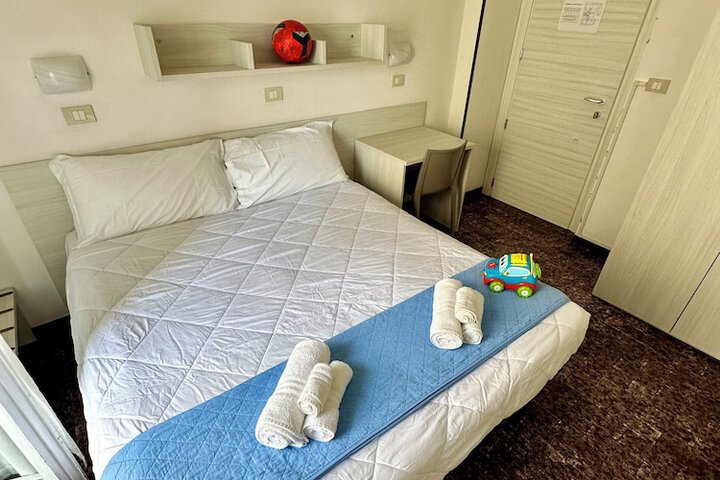 Room 4 of 41