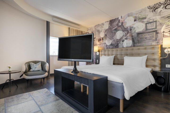 Room 44 of 317