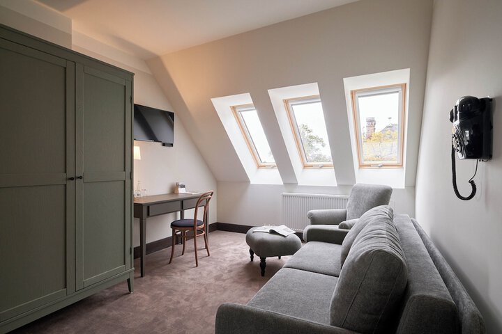 Room 25 of 46