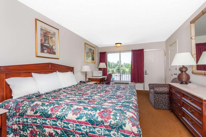 1 King Bed (10 of 10)