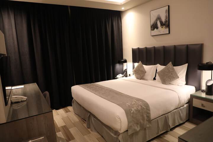Room 6 of 25