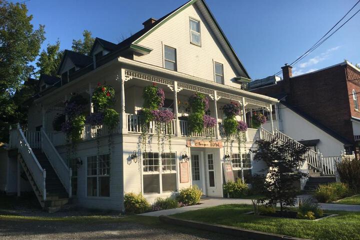 Exterior of Suites North Hatley