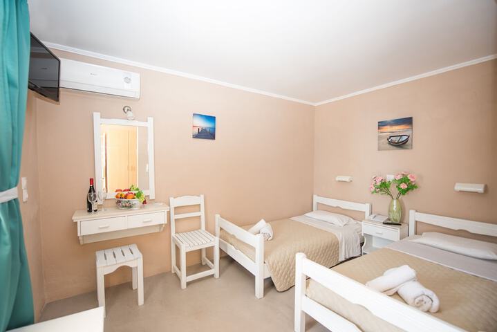 Room 8 of 37