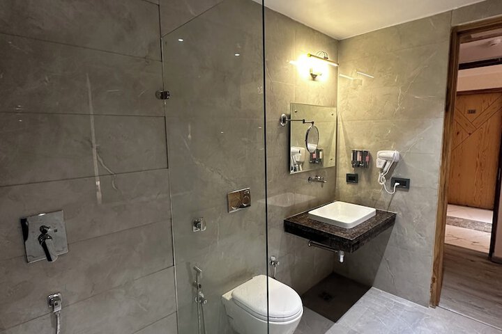 Room 3 of 18