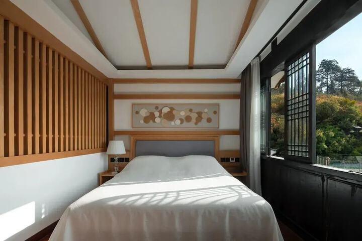 Room 32 of 105
