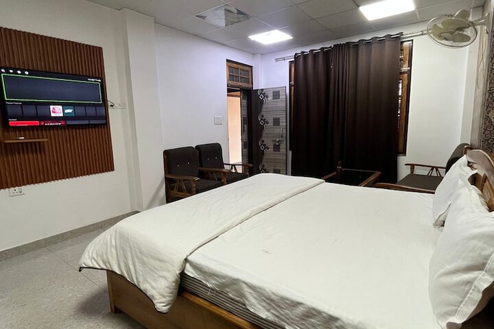 Room 3 of 15