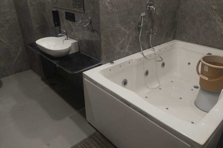 Room 18 of 25