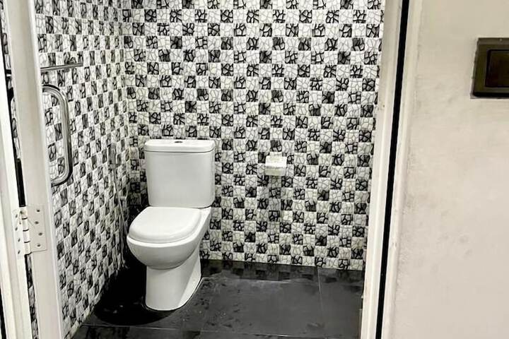 Room 16 of 29