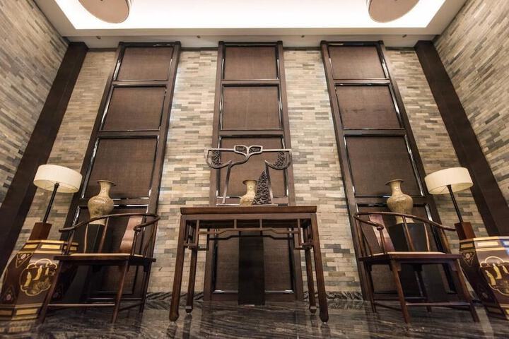 Entrance & Lobby