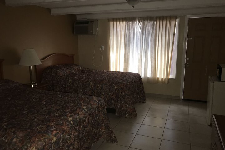 Room 5 of 16