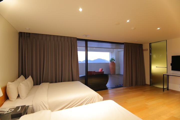 Room 81 of 190