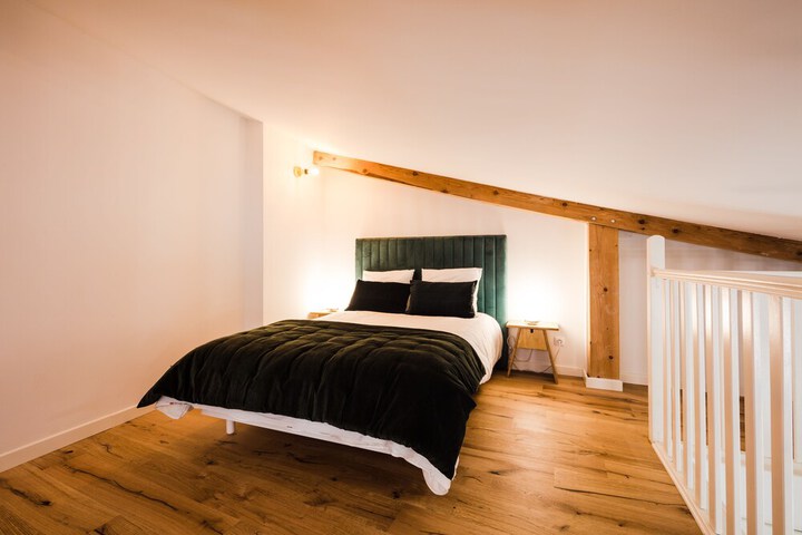 Room 4 of 5