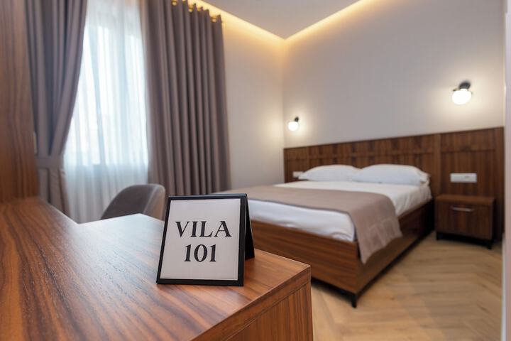 Room 20 of 33