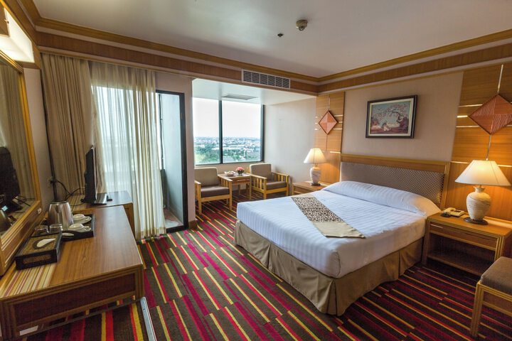 Room 37 of 104