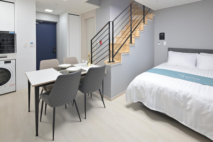 Room 13 of 36