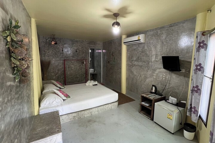 Room 14 of 100