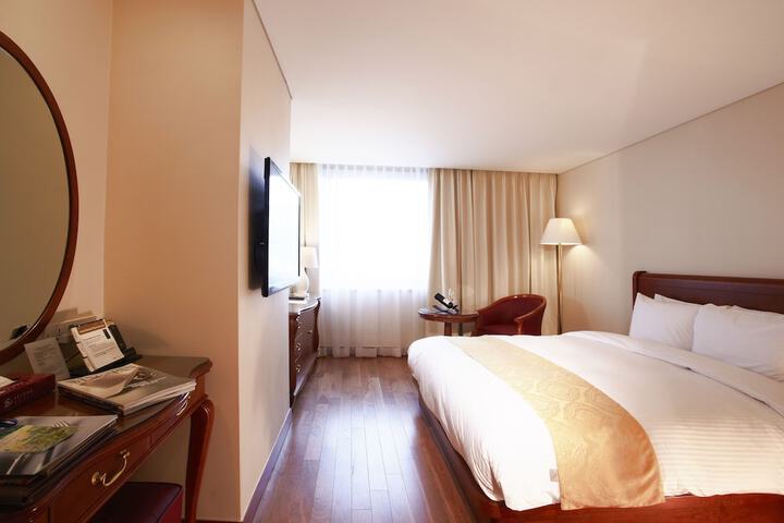 Room 31 of 106