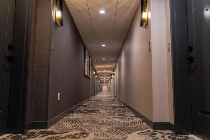 Ballroom/Hall 53 of 77